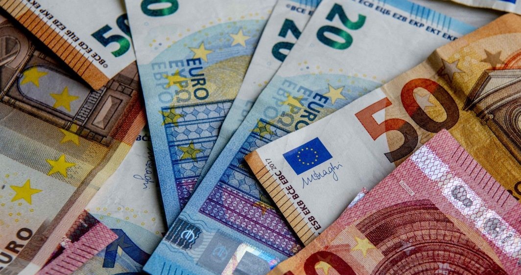 Euro rritet gjate Janarit, arrin nivelin me te larte ne dy muaj